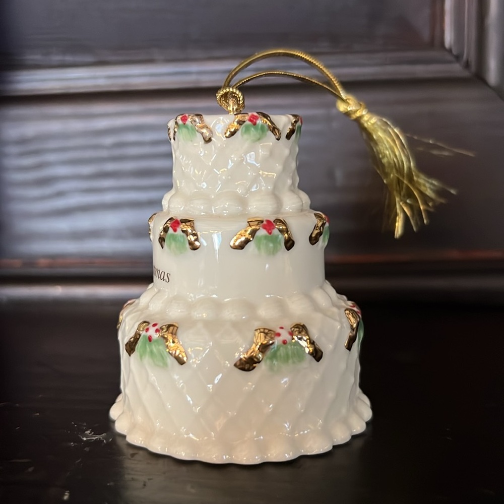 LENOX 2014 ANNUAL 1ST CHRISTMAS TOGETHER ORNAMENT WEDDING CAKE